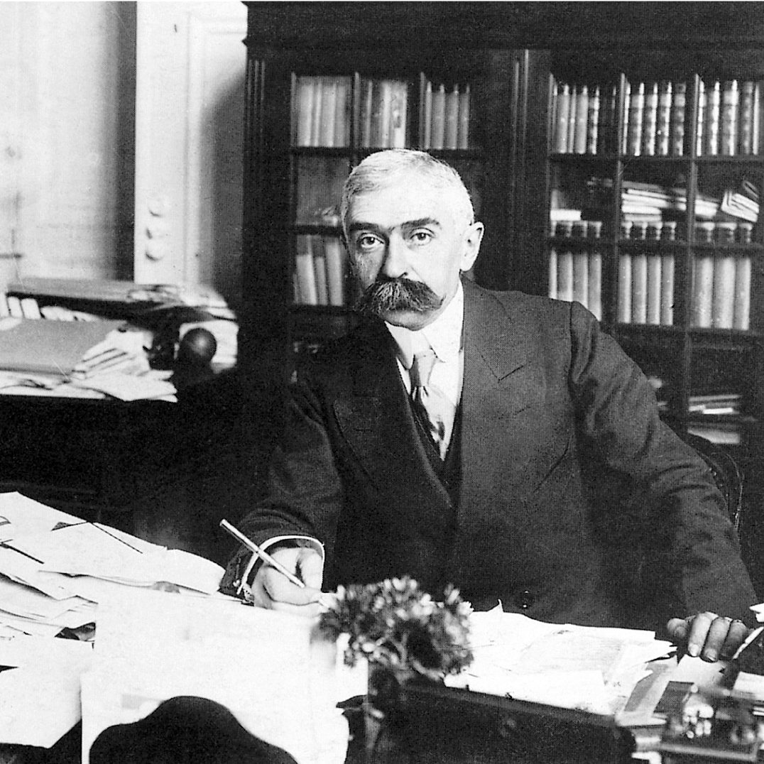 Coubertin-ESP:*Coubertin-OK+indexcorr. 83 anos do falecimento de Pierre de Coubertin.